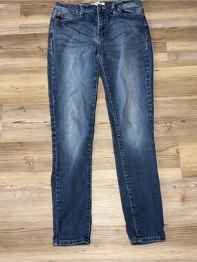 KanCan Women's Straight Leg Jeans in Washed Blue